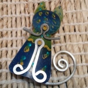 Whimsical cat pin brooch signed